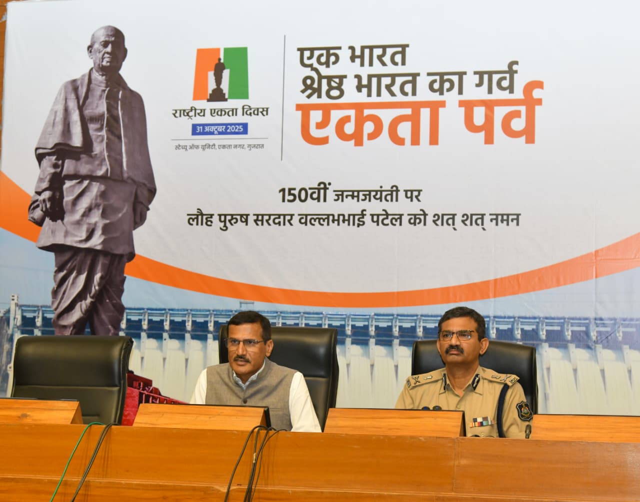 પ્રેસ કોન્ફરન્સમાં વિકાસ સહાય પ્રેસ કોન્ફરન્સમાં વિકાસ સહાય