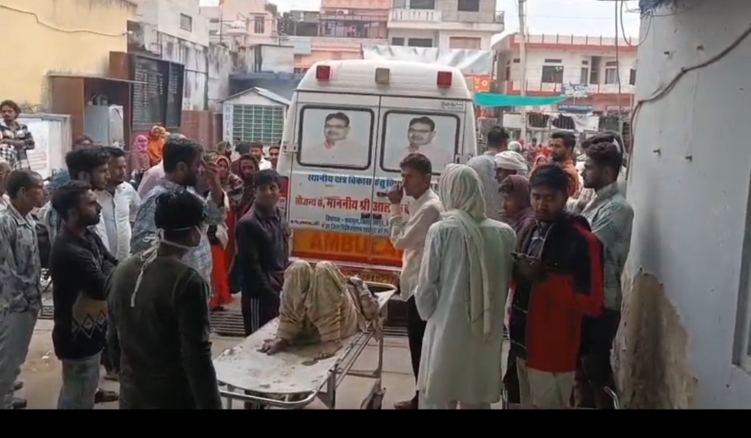 हाईटेंशन लाइन को छूने से बस में दौड़ा करंट