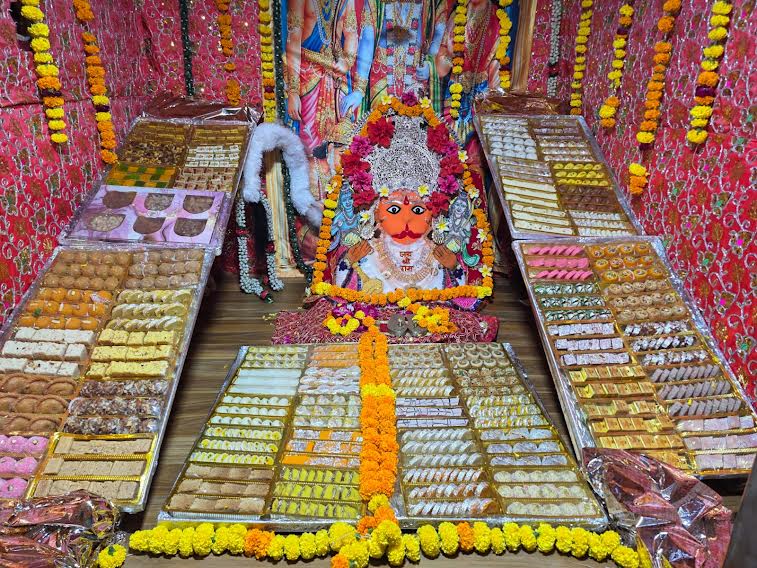 श्री तीन छत्री बालाजी धाम पर बालाजी को लगा छप्पन भोग, हुआ अन्नकूट का आयोजन