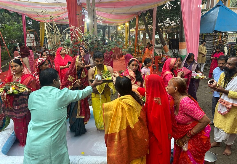 उदीयमान सूर्य को अर्घ्य उदीयमान सूर्य को अर्घ्य