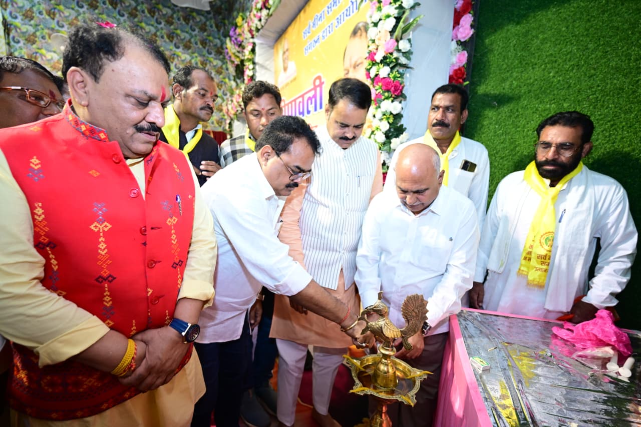 बीजेपी प्रदेश अध्यक्ष हेमंत खण्डेलवाल ने भोपाल में मीना समाज द्वारा आयोजित दीपावली मिलन समारोह को किया संबोधित बीजेपी प्रदेश अध्यक्ष हेमंत खण्डेलवाल ने भोपाल में मीना समाज द्वारा आयोजित दीपावली मिलन समारोह को किया संबोधित