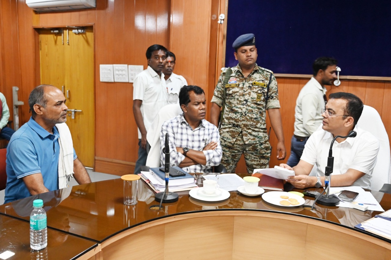 जनदर्शन में सुनी गई 38 आवेदनों की समस्याएं, कलेक्टर ने अधिकारियों को दिए त्वरित कार्रवाई के निर्देश जनदर्शन में सुनी गई 38 आवेदनों की समस्याएं, कलेक्टर ने अधिकारियों को दिए त्वरित कार्रवाई के निर्देश