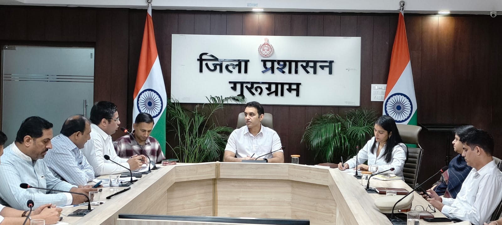 गुरुग्राम में प्रस्तावित हरियाणा स्टेट गेम्स की तैयारियों को लेकर बैठक लेते डीसी अजय कुमार। गुरुग्राम में प्रस्तावित हरियाणा स्टेट गेम्स की तैयारियों को लेकर बैठक लेते डीसी अजय कुमार।