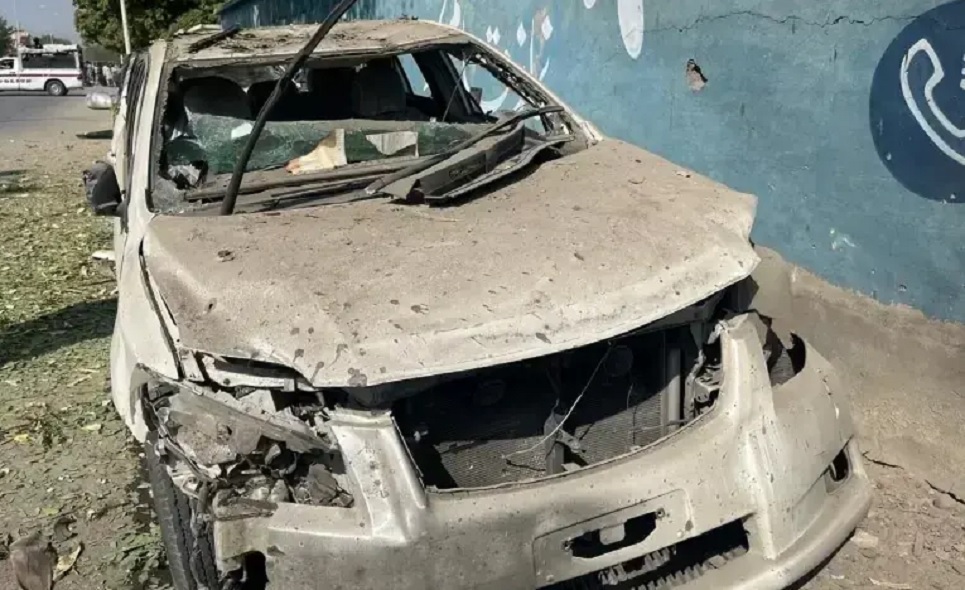 बलोचिस्तान में 27 अक्टूबर को तुर्बत में हुए विस्फोट में क्षतिग्रस्त सुरक्षा वाहन। फोटो - डान बलोचिस्तान में 27 अक्टूबर को तुर्बत में हुए विस्फोट में क्षतिग्रस्त सुरक्षा वाहन। फोटो - डान