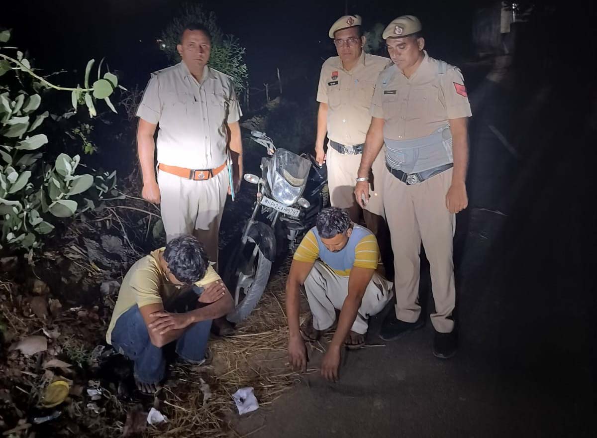 पकड़े गए हेरोइन तस्कर। पकड़े गए हेरोइन तस्कर।