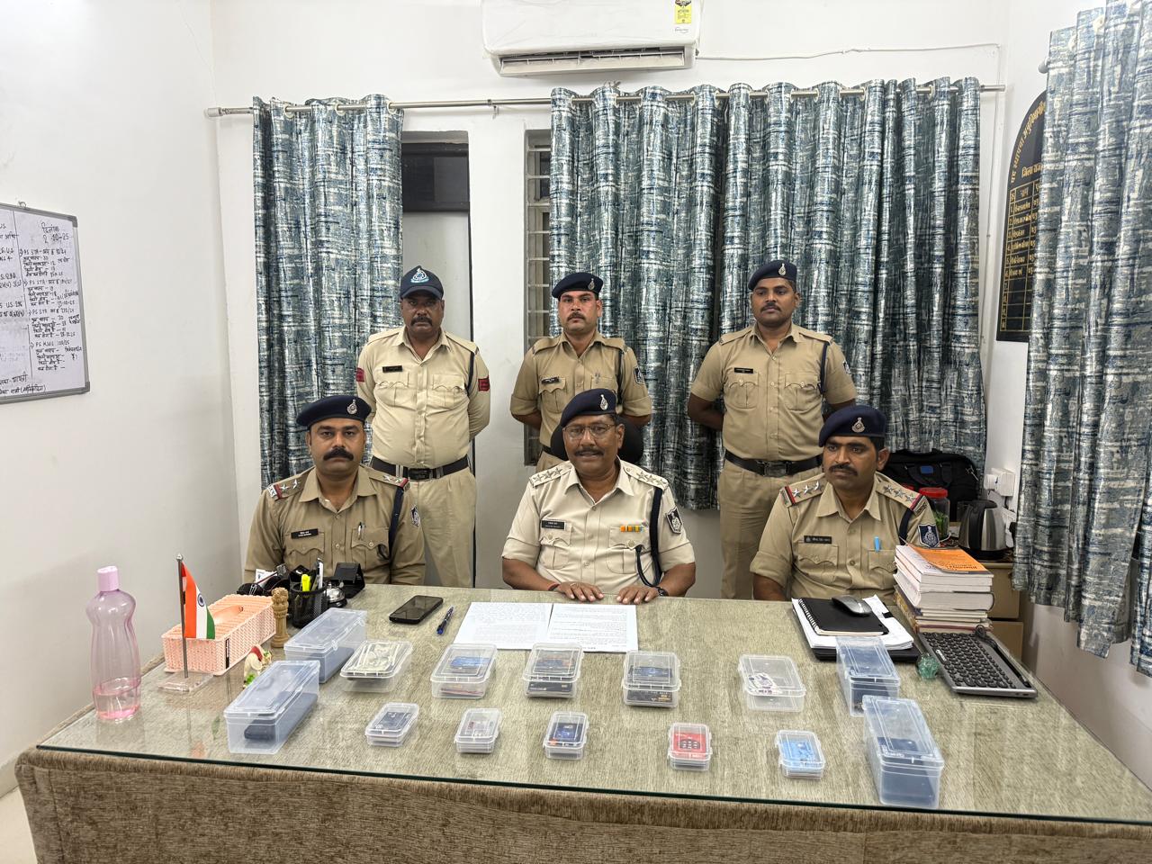 धोखाधड़ी करने वाले अंतर्राज्यीय गिरोह के चार सदस्य गिरफ्तार धोखाधड़ी करने वाले अंतर्राज्यीय गिरोह के चार सदस्य गिरफ्तार