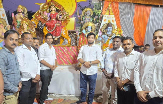 सोनीपत बीएसटी कालोनी स्थित छठ पूजा स्थल पर एकत्रित श्रद्धालू। सोनीपत बीएसटी कालोनी स्थित छठ पूजा स्थल पर एकत्रित श्रद्धालू।