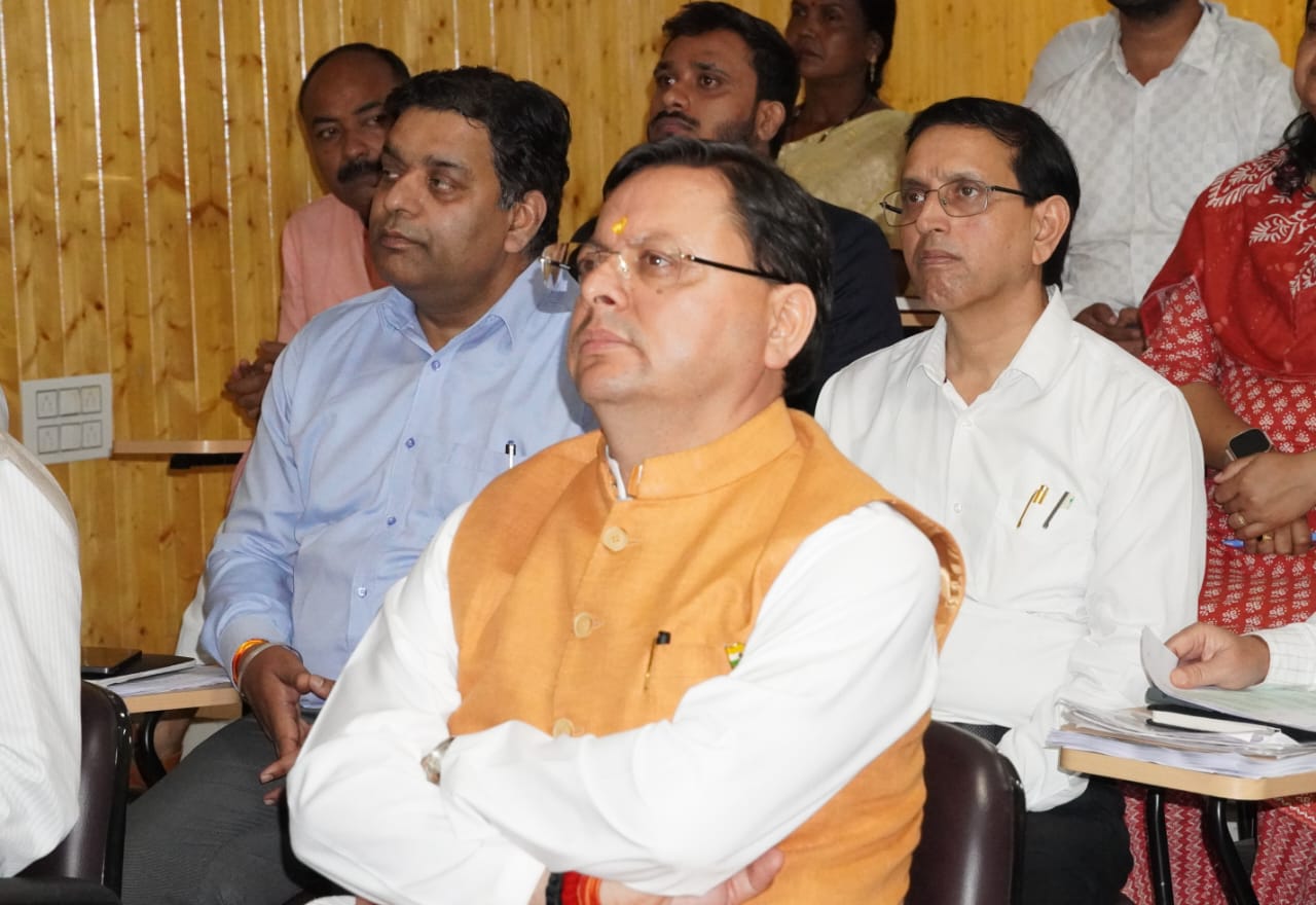 शारदा कॉरिडोर परियोजना की समीक्षा करते मुख्यमंत्री धामी शारदा कॉरिडोर परियोजना की समीक्षा करते मुख्यमंत्री धामी