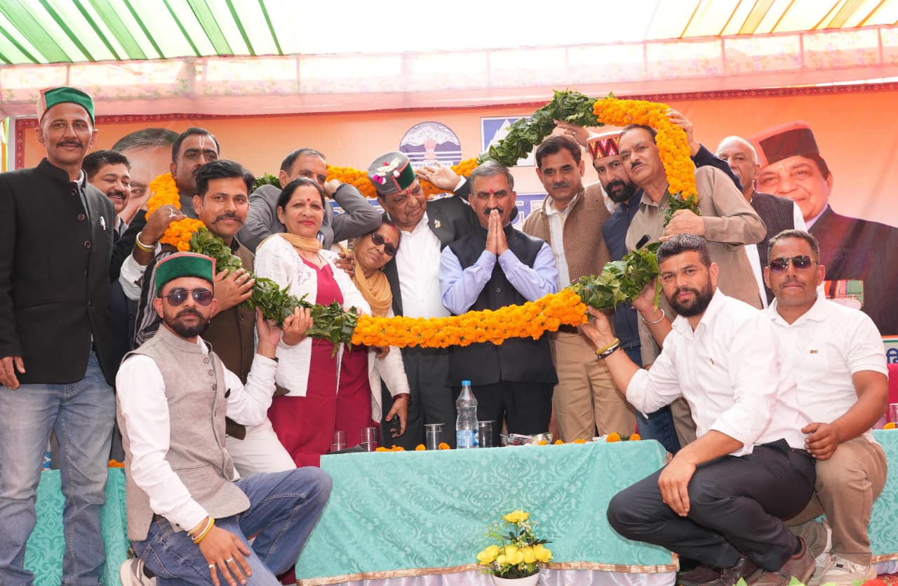 सीएम का सोलन में स्वागत सीएम का सोलन में स्वागत