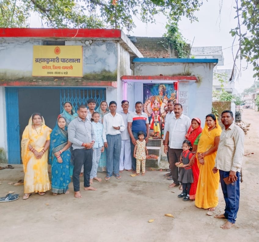 ग्राम करेठा में सहस्त्रबाहु अर्जुन जयंती मनाते हुए ग्रामीण।