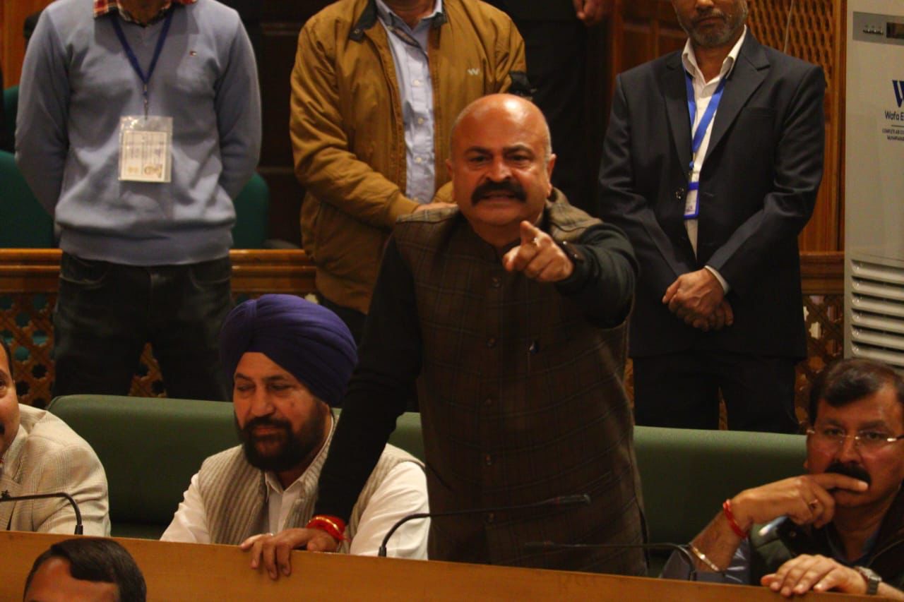 निक्की तवी और बजालता में नालों पर अतिक्रमण से बाढ़ का खतरा निक्की तवी और बजालता में नालों पर अतिक्रमण से बाढ़ का खतरा