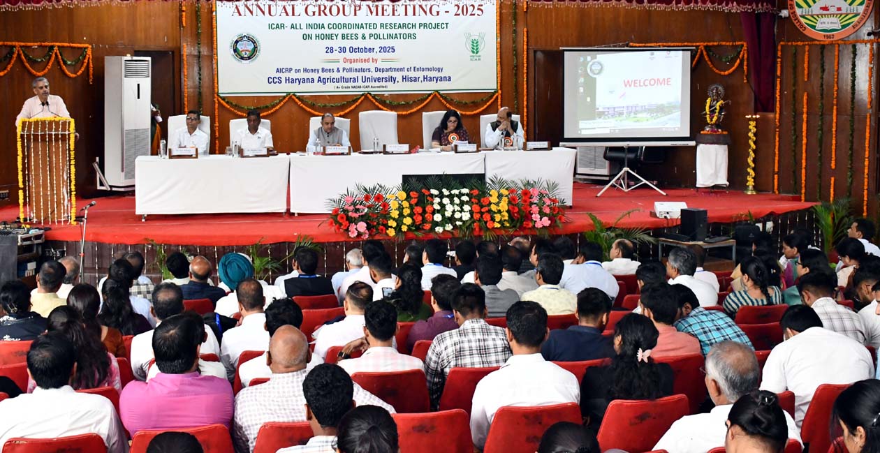 मुख्य अतिथि डॉ. डीके यादव बैठक को संबोधित करते हुए।