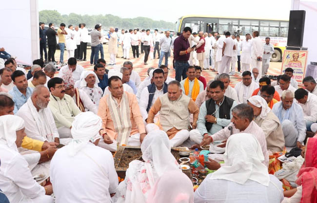 सोनीपत कार्यक्रम स्थल पर भूमि पूजन करते हुए, सोनीपत कार्यक्रम स्थल पर भूमि पूजन करते हुए,