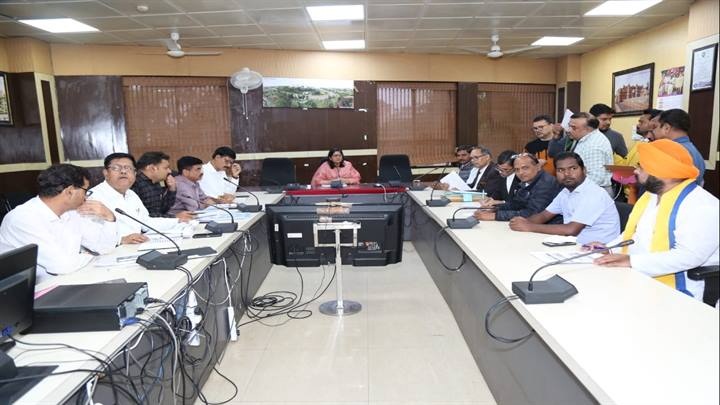 ग्वालियरः राजनैतिक दलों के प्रतिनिधियों को दी गई एसआईआर के बारे में जानकारी