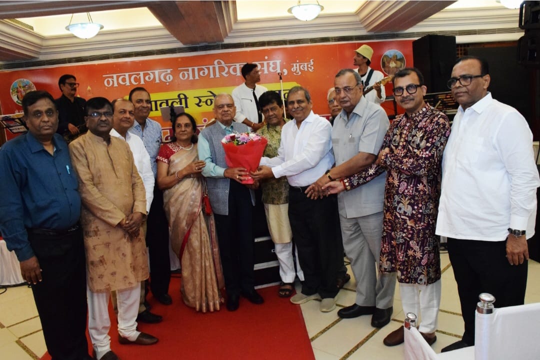 मंच पर मौजूद अतिथि। मंच पर मौजूद अतिथि।