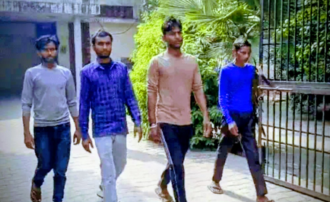 पानीपत में नाबालिगा का पोस्टमार्टम कराने पहुंचे परिजन पानीपत में नाबालिगा का पोस्टमार्टम कराने पहुंचे परिजन