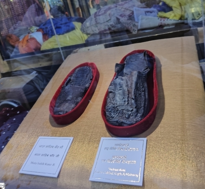 चरण पादुका दर्शन चरण पादुका दर्शन