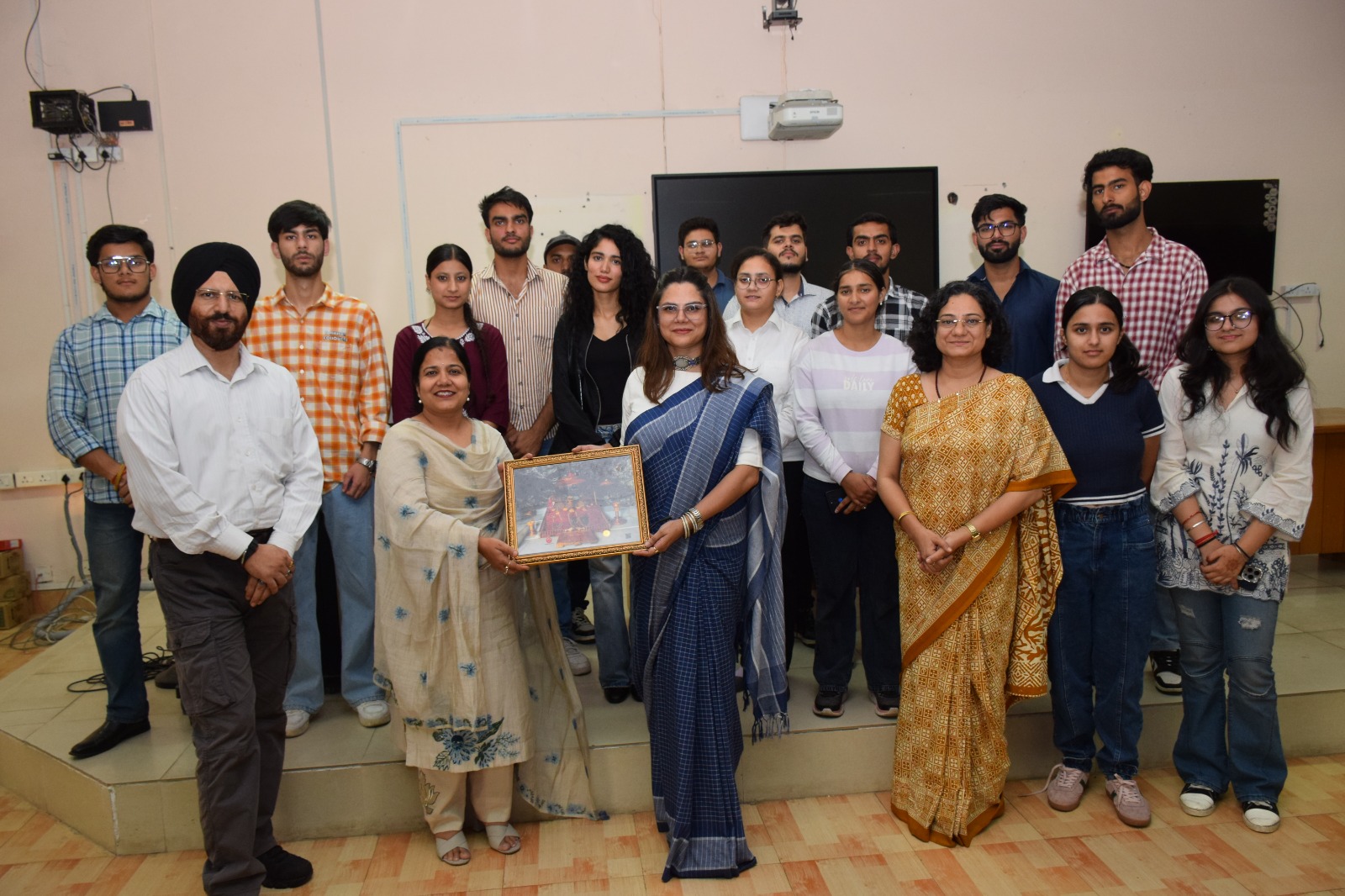 एसएमवीडीयू में कैंपस से कॉर्पोरेट तक कार्यशाला का शुभारंभ एसएमवीडीयू में कैंपस से कॉर्पोरेट तक कार्यशाला का शुभारंभ