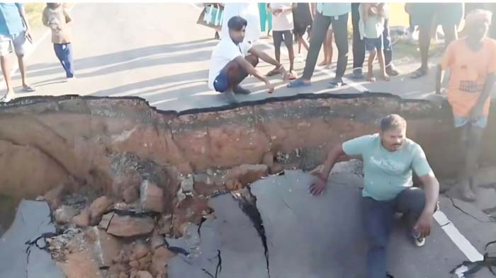 धंस गई पुलिया, मर्दापाल-भाटपाल-नारायणपुर मार्ग हुआ बाधित धंस गई पुलिया, मर्दापाल-भाटपाल-नारायणपुर मार्ग हुआ बाधित