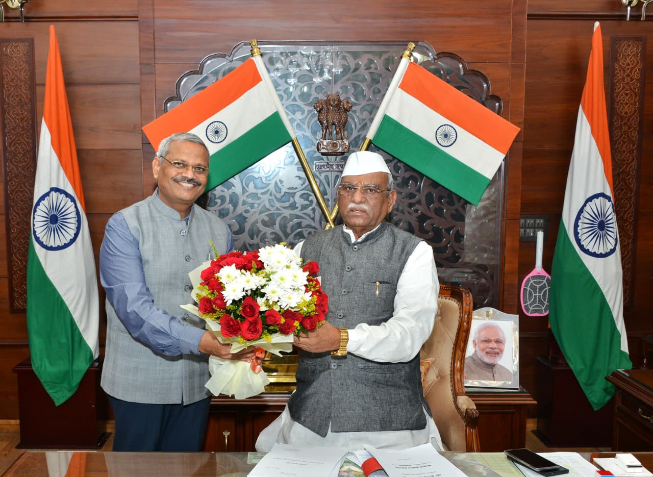 विधानसभा अध्यक्ष , पुलिस महानिदेशक व पुलिस कमिश्नर ने राज्यपाल बागडे से की मुलाकात विधानसभा अध्यक्ष , पुलिस महानिदेशक व पुलिस कमिश्नर ने राज्यपाल बागडे से की मुलाकात