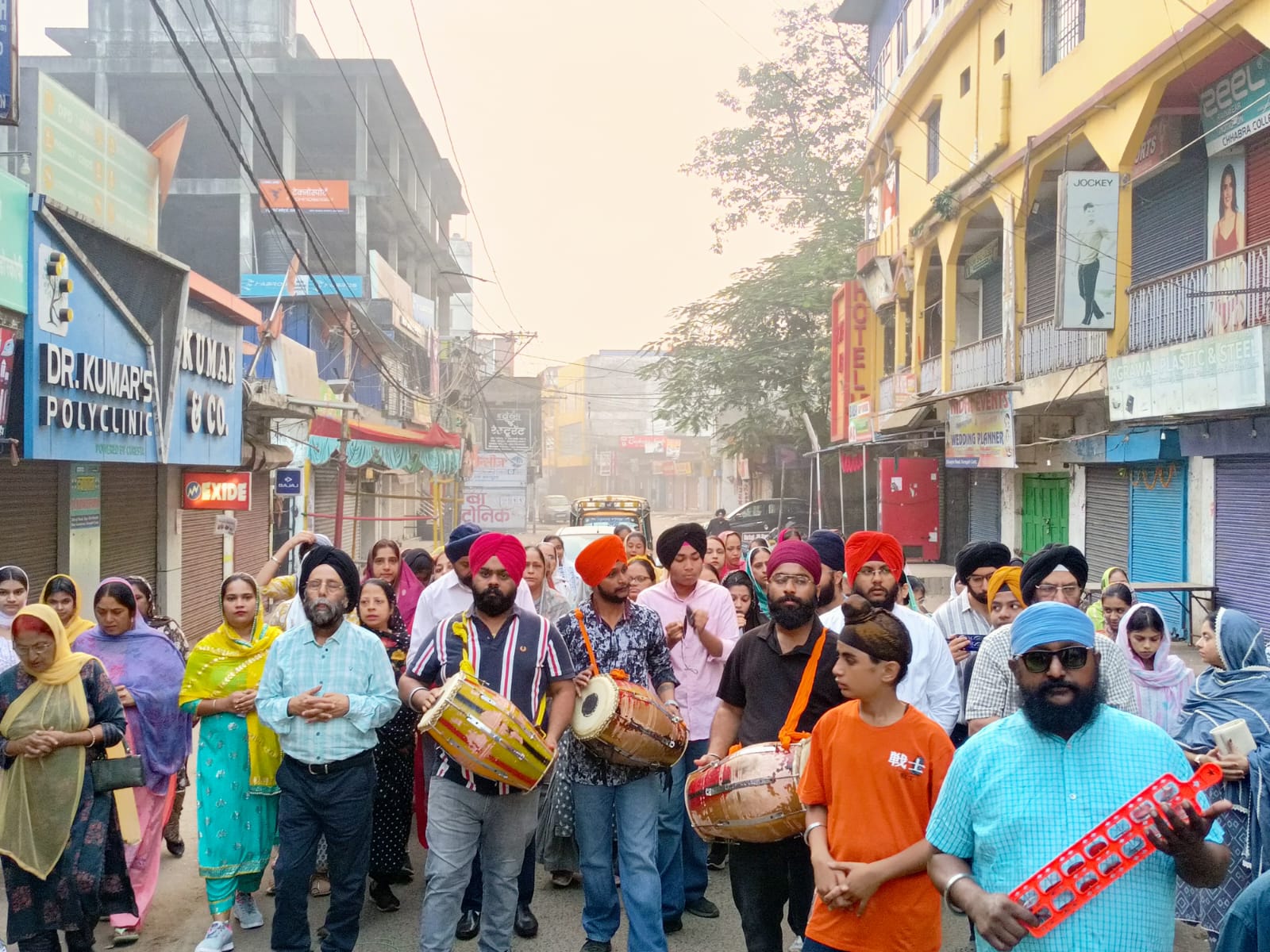 प्रभातफेरी में जुटे श्रद्धालुगण