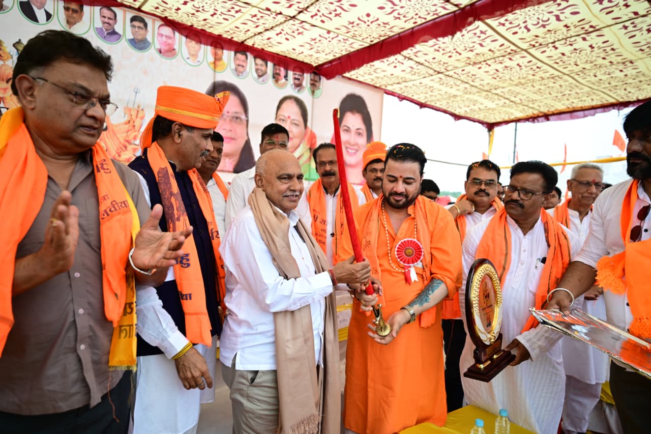 बीजेपी प्रदेश अध्यक्ष ने भगवान सहस्त्रबाहु की जयंती पर आयोजित शोभा यात्रा में सहभागिता कर संबोधित किया