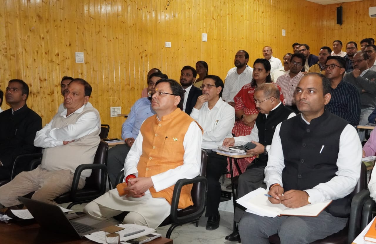 शारदा कॉरिडोर परियोजना की समीक्षा करते मुख्यमंत्री धामी शारदा कॉरिडोर परियोजना की समीक्षा करते मुख्यमंत्री धामी