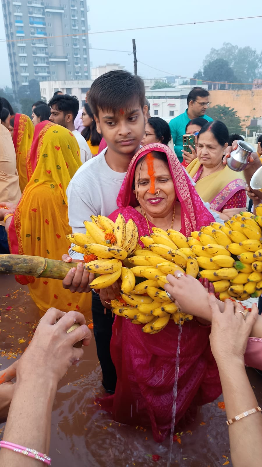 छठ व्रतियों की तस्वीर छठ व्रतियों की तस्वीर