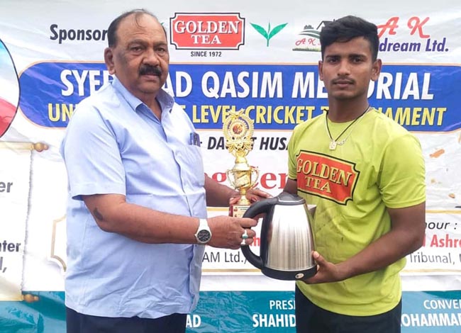 मुकर्रम रजा को मैन ऑफ द मैच