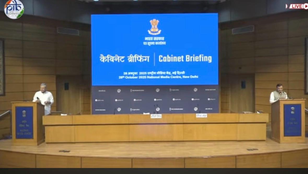 कैबिनेट के फैसलों की जानकारी देते हुए केन्द्रीय मंत्री अश्विनी वैष्णव