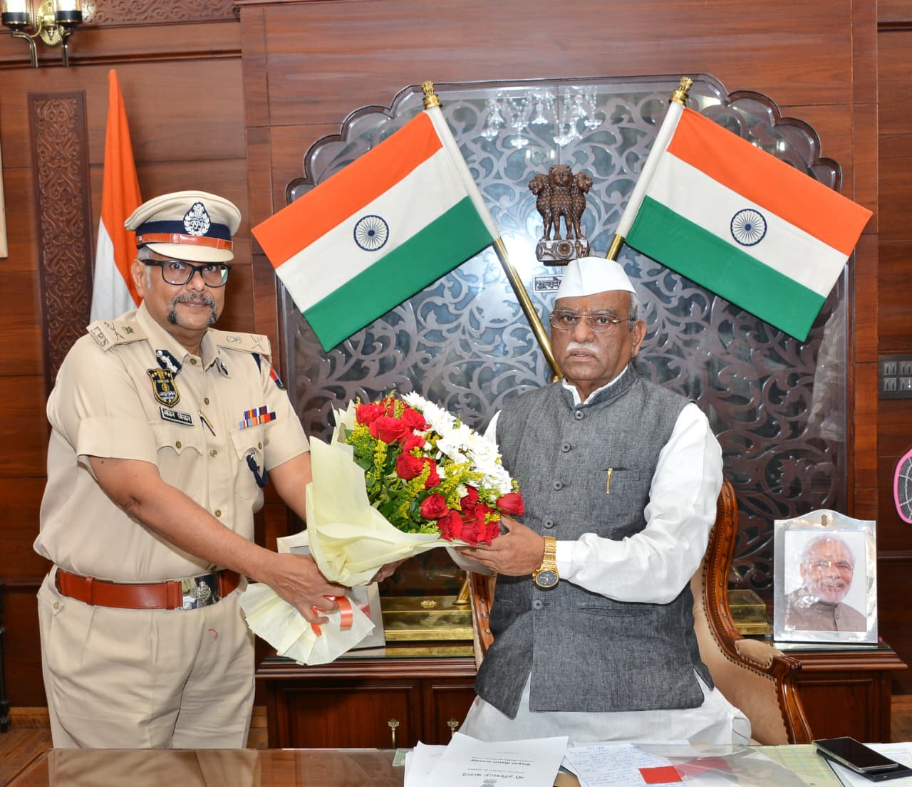 विधानसभा अध्यक्ष , पुलिस महानिदेशक व पुलिस कमिश्नर ने राज्यपाल बागडे से की मुलाकात विधानसभा अध्यक्ष , पुलिस महानिदेशक व पुलिस कमिश्नर ने राज्यपाल बागडे से की मुलाकात
