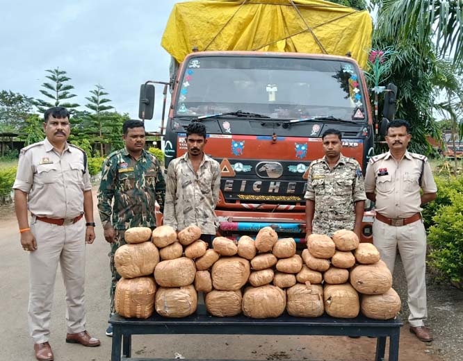 आयशर ट्रक से 73 किलो अवैध गांजा के साथ एक आराेपित गिरफ्तार