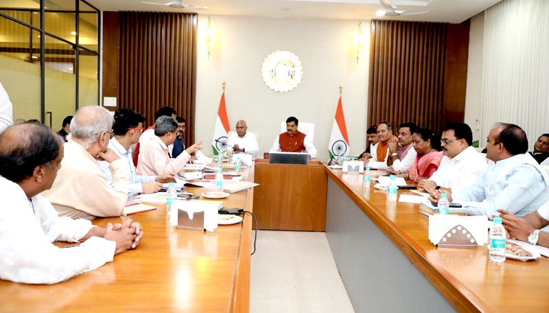 मुख्यमंत्री ने की मप्र के 70वें स्थापना दिवस समारोह की तैयारियों की समीक्षा