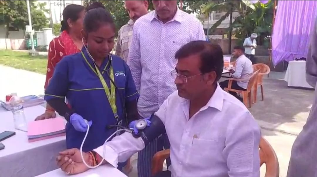 निशुल्क चिकित्सा शिविर निशुल्क चिकित्सा शिविर