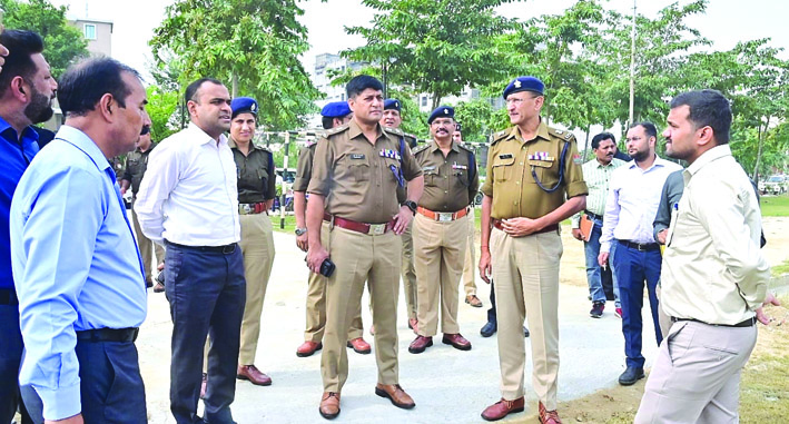 निरीक्षण के दौरान निरीक्षण के दौरान