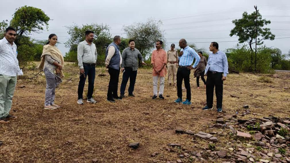 केंद्रीय दल ने बांस वृक्षारोपण, डगवेल रिचार्ज, निर्मलनीर, परकोलेशन तालाब, रिचार्ज पीट कार्यों को देखा केंद्रीय दल ने बांस वृक्षारोपण, डगवेल रिचार्ज, निर्मलनीर, परकोलेशन तालाब, रिचार्ज पीट कार्यों को देखा