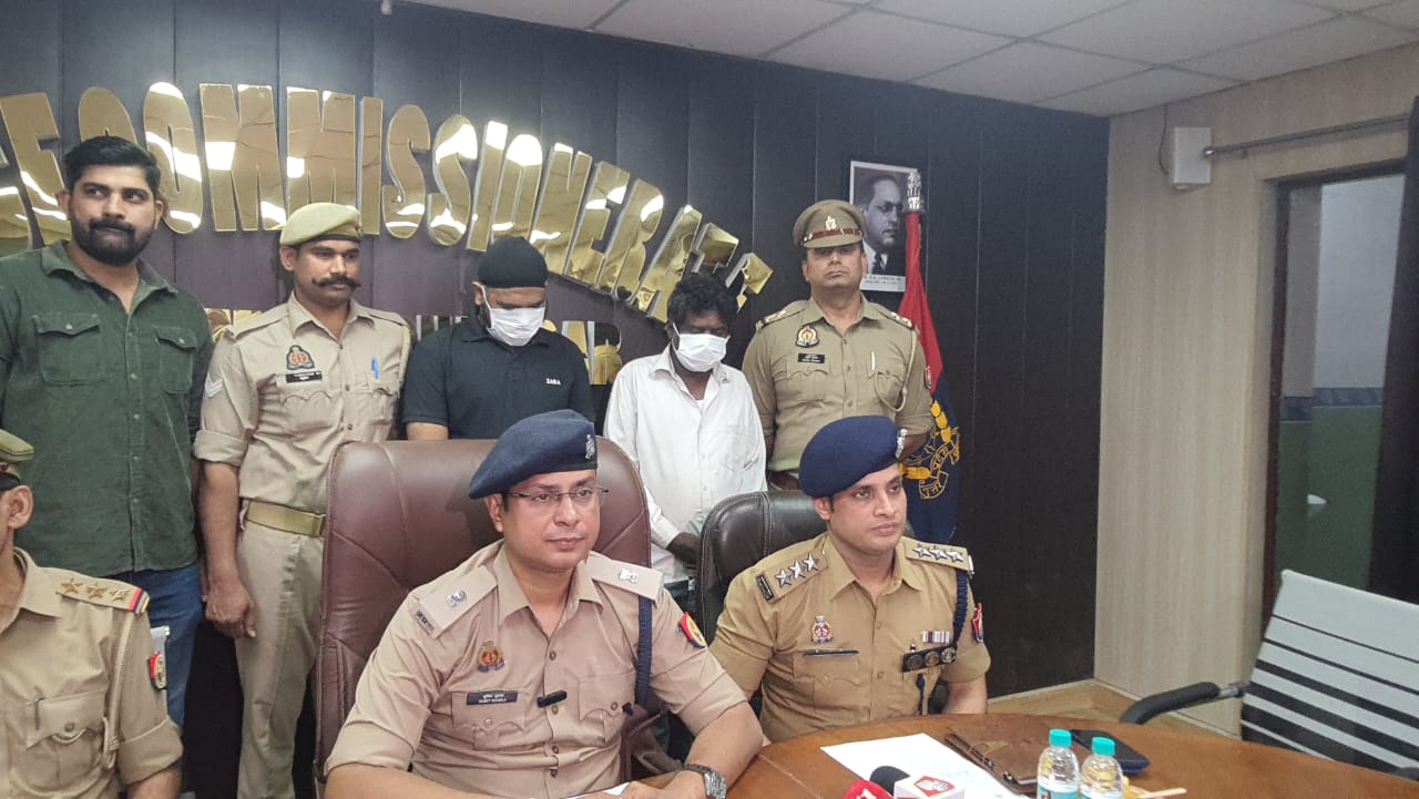 शिव मंदिर में हुई चोरी का खुलासा, दो गिरफ्तार शिव मंदिर में हुई चोरी का खुलासा, दो गिरफ्तार