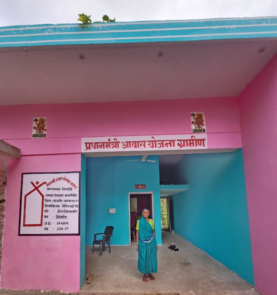 कभी जर्जर कच्चे मकान में जीवन बिताने वाली 85 वर्षीय श्रीमति दिलिन बाई पटेल आज शासन की योजनाओं से पा रही हैं सुख, सम्मान और आत्मनिर्भरता