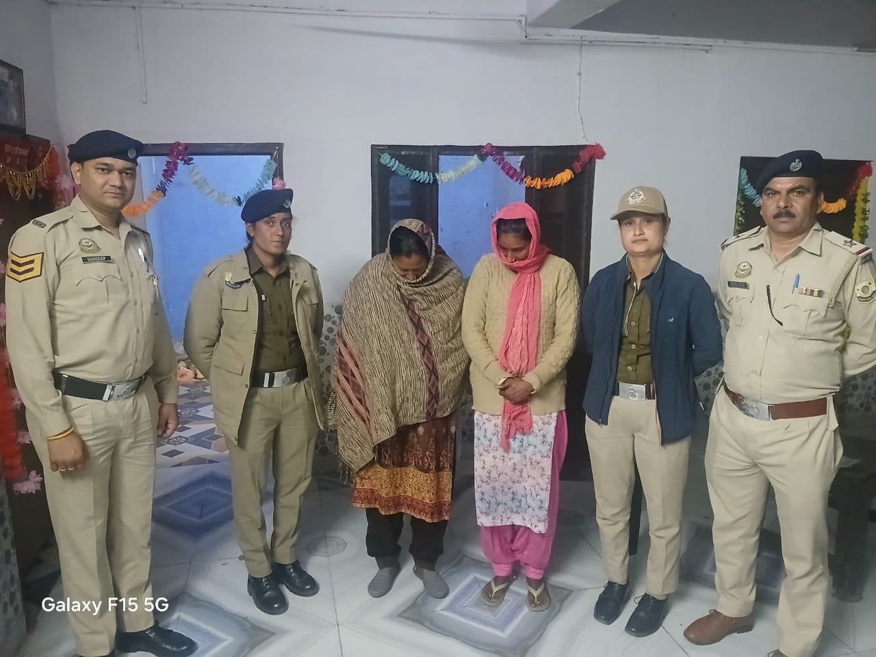 कांगड़ा पुलिस द्वारा पकड़ी गई आरोपी महिलाएं।