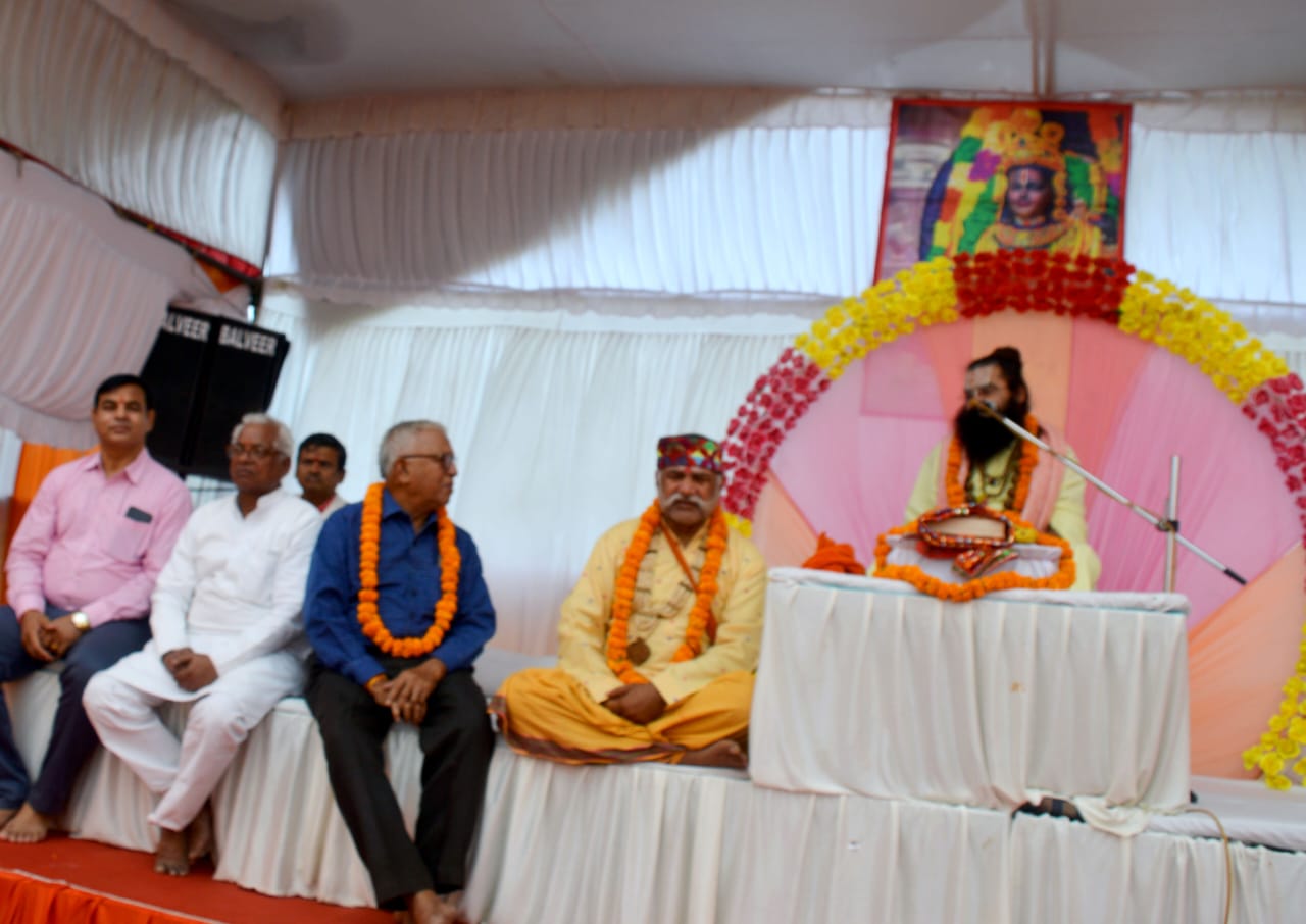 मानस सम्मेलन में बोलते ईश्वर दास महाराज