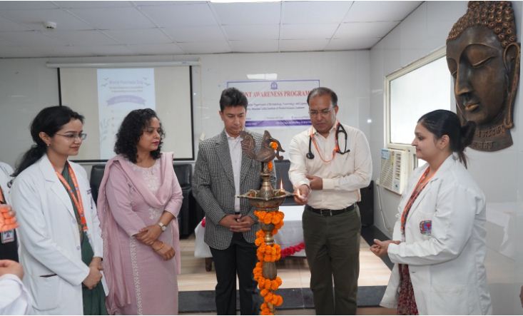 दीप जलाते डा. विक्रम सिंह दीप जलाते डा. विक्रम सिंह