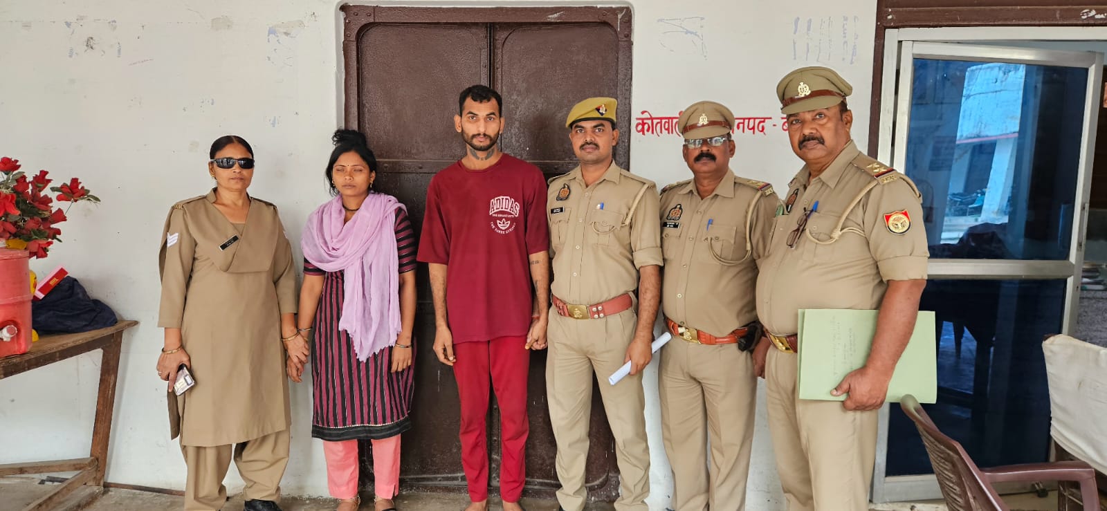 पकड़े गए प्रेमी प्रेमिका पकड़े गए प्रेमी प्रेमिका