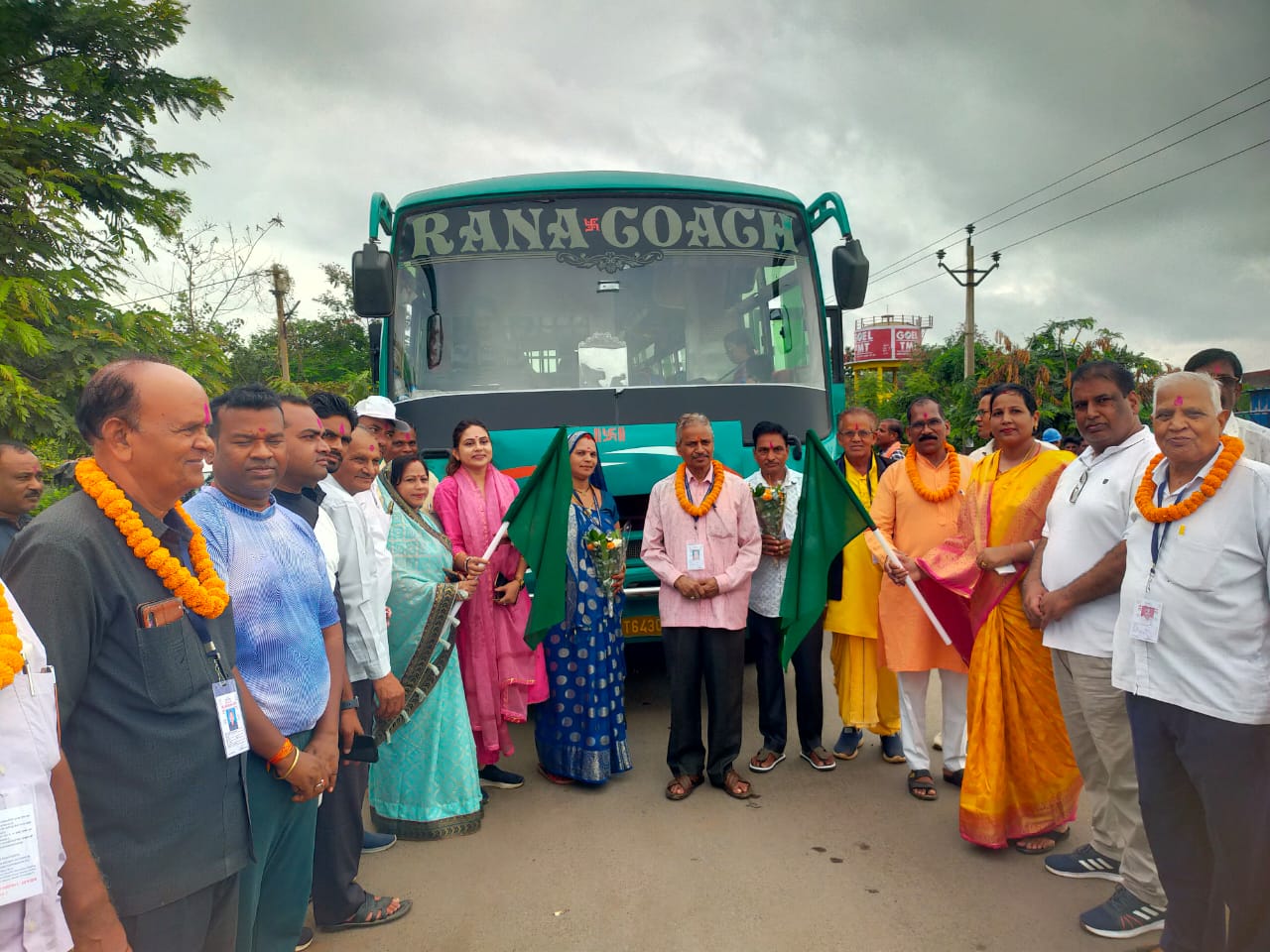 श्री रामलला एवं काशी विश्वनाथ मंदिर के दर्शन के लिए जिले से श्रद्धालुओं का दल रवाना श्री रामलला एवं काशी विश्वनाथ मंदिर के दर्शन के लिए जिले से श्रद्धालुओं का दल रवाना