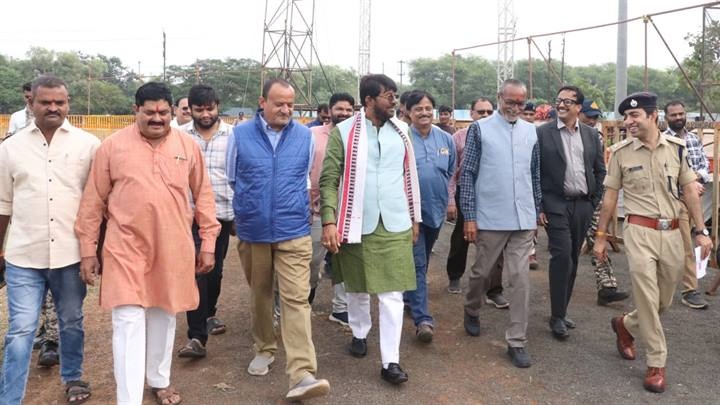 प्रभारी मंत्री ने तैयारियों का जायजा लिया प्रभारी मंत्री ने तैयारियों का जायजा लिया