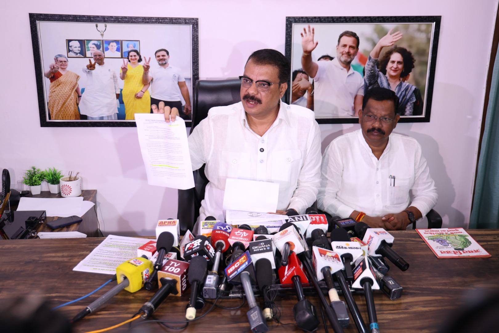 नेता प्रतिपक्ष ने SIR प्रक्रिया को लेकर लगाए गंभीर आरोप नेता प्रतिपक्ष ने SIR प्रक्रिया को लेकर लगाए गंभीर आरोप