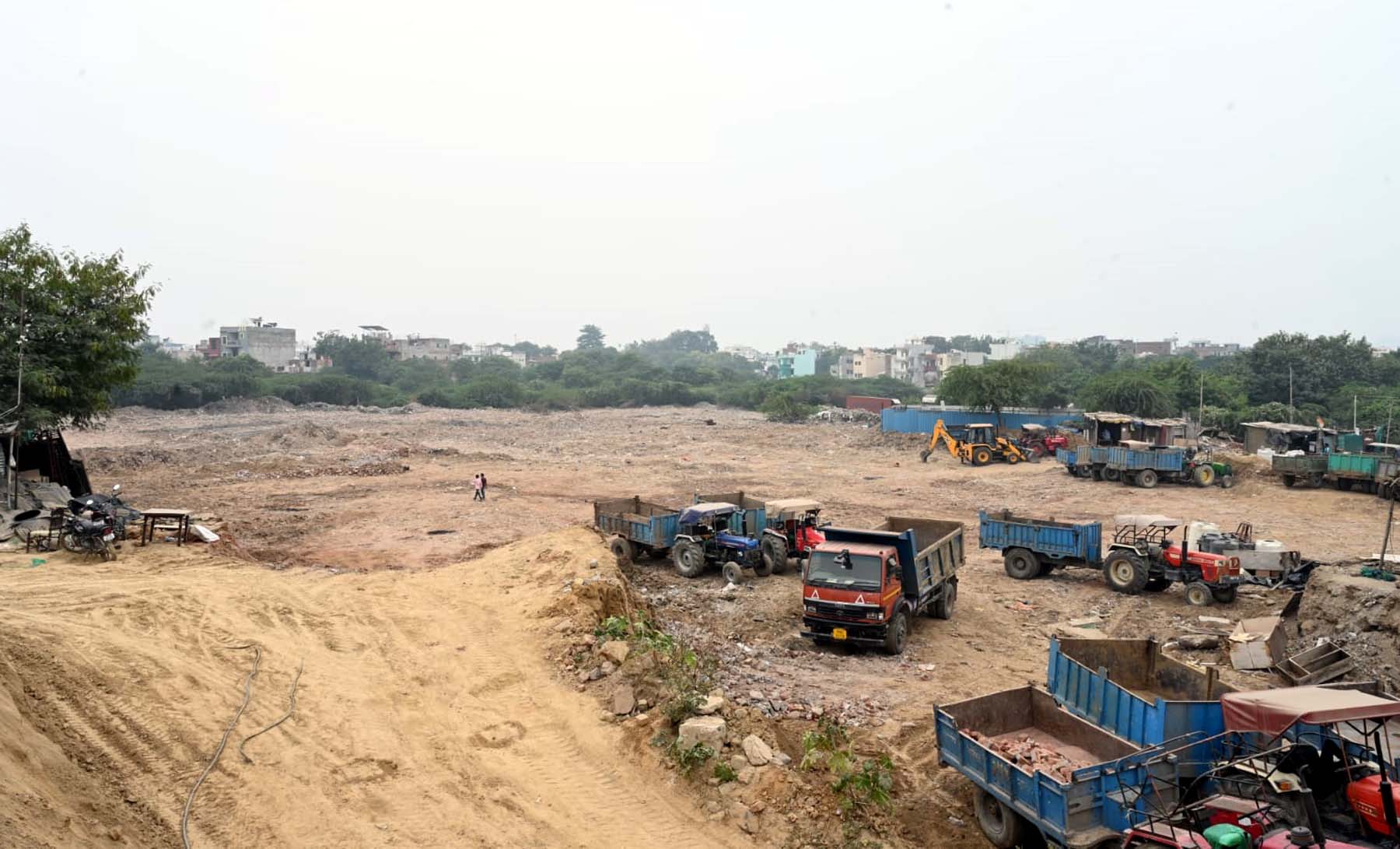 गुरुग्राम के सेक्टर-10 ऑटो मार्केट से मलबा उठाने के बाद का दृश्य। गुरुग्राम के सेक्टर-10 ऑटो मार्केट से मलबा उठाने के बाद का दृश्य।