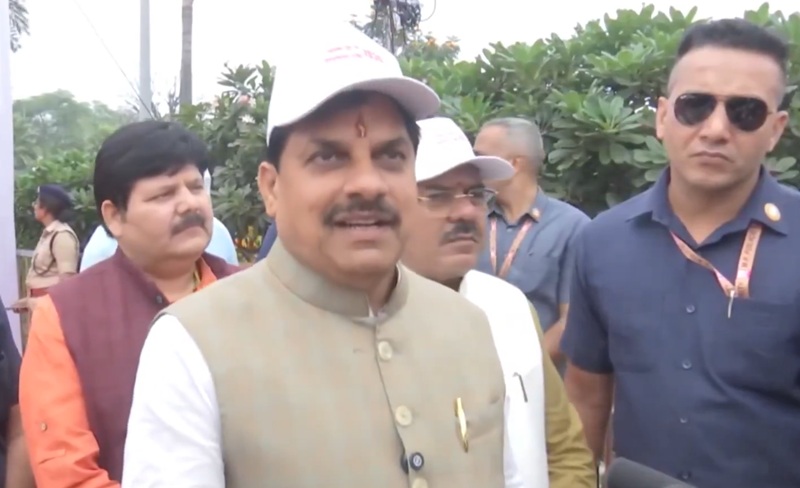 मीडिया से बातचीत करते हुए मुख्यमंत्री डॉ. मोहन यादव