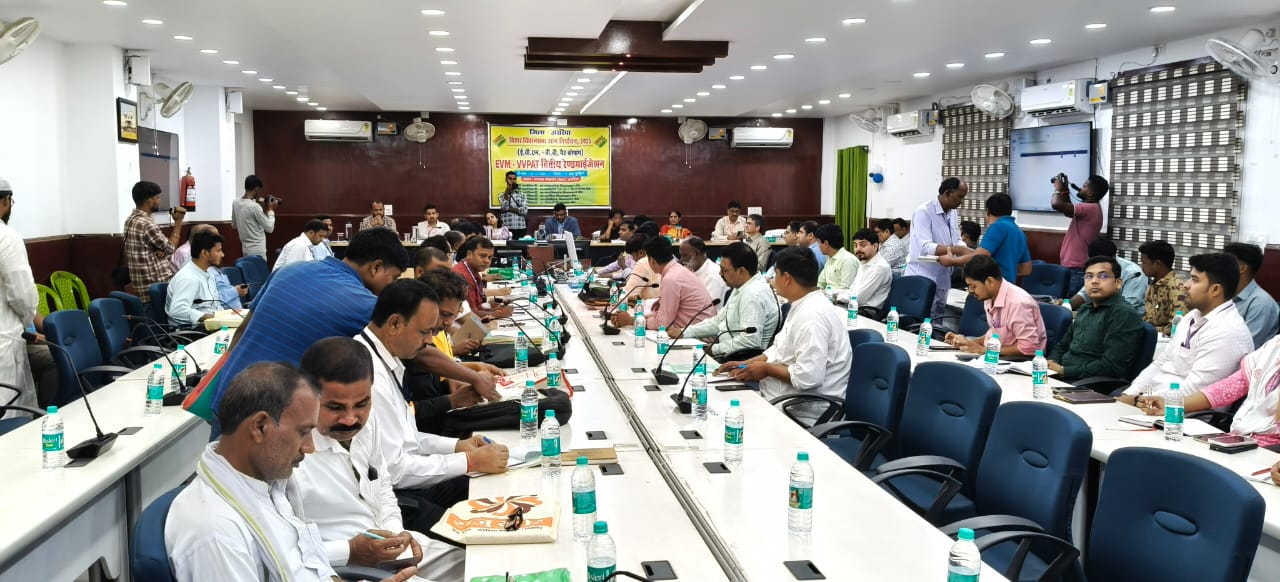 Araria Photo: EVM randomization in Parman Auditorium Araria Photo: EVM randomization in Parman Auditorium