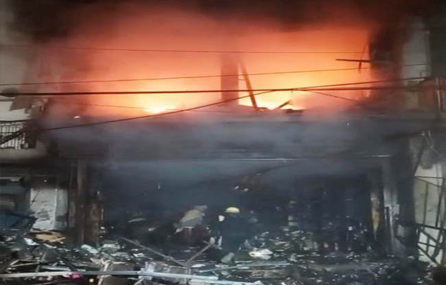 सोनीपत गन्नौर में तीन मंजिला दुकान में लगी आग