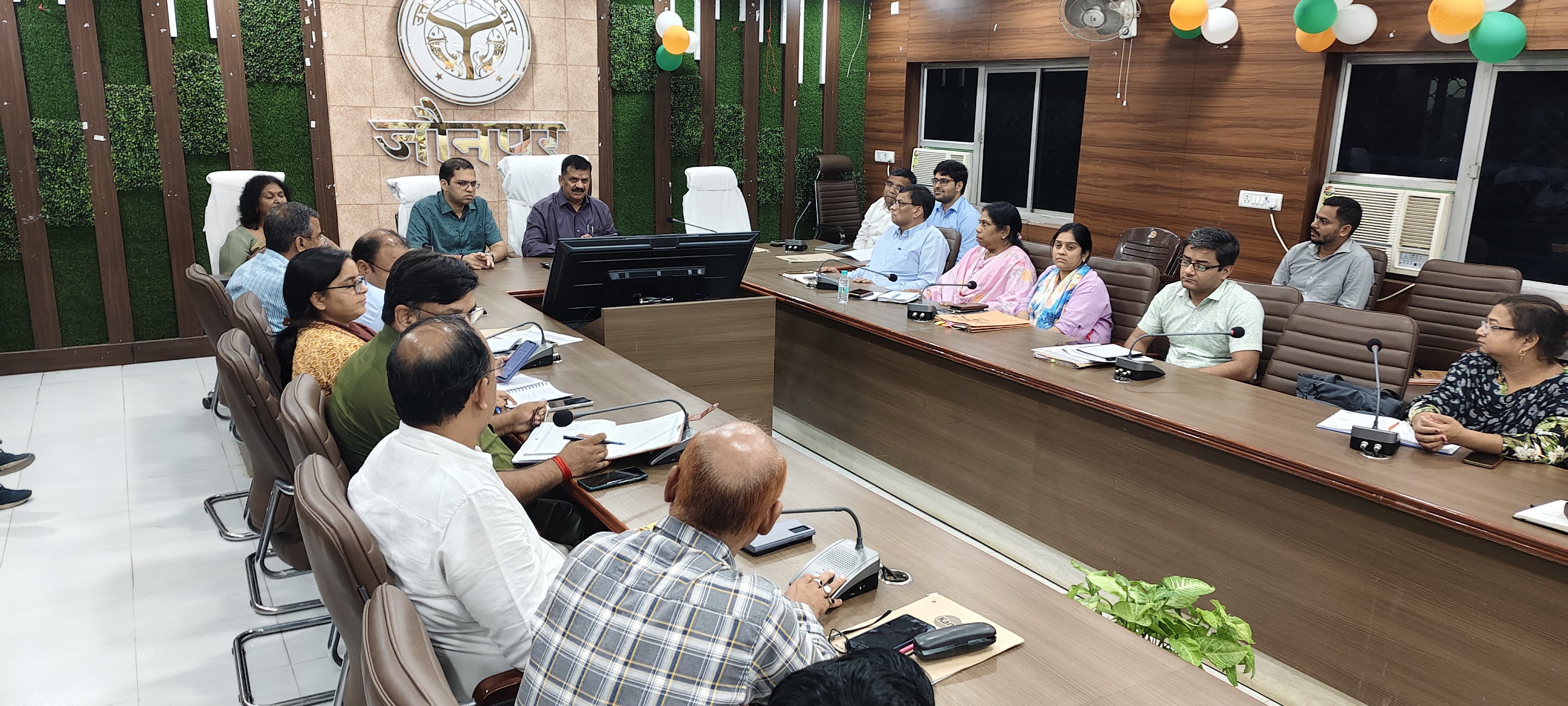 जिलाधिकारी डॉ दिनेश चंद्र सिंह सरदार पटेल जी के कार्यक्रम की समीक्षा बैठक लेते हुए